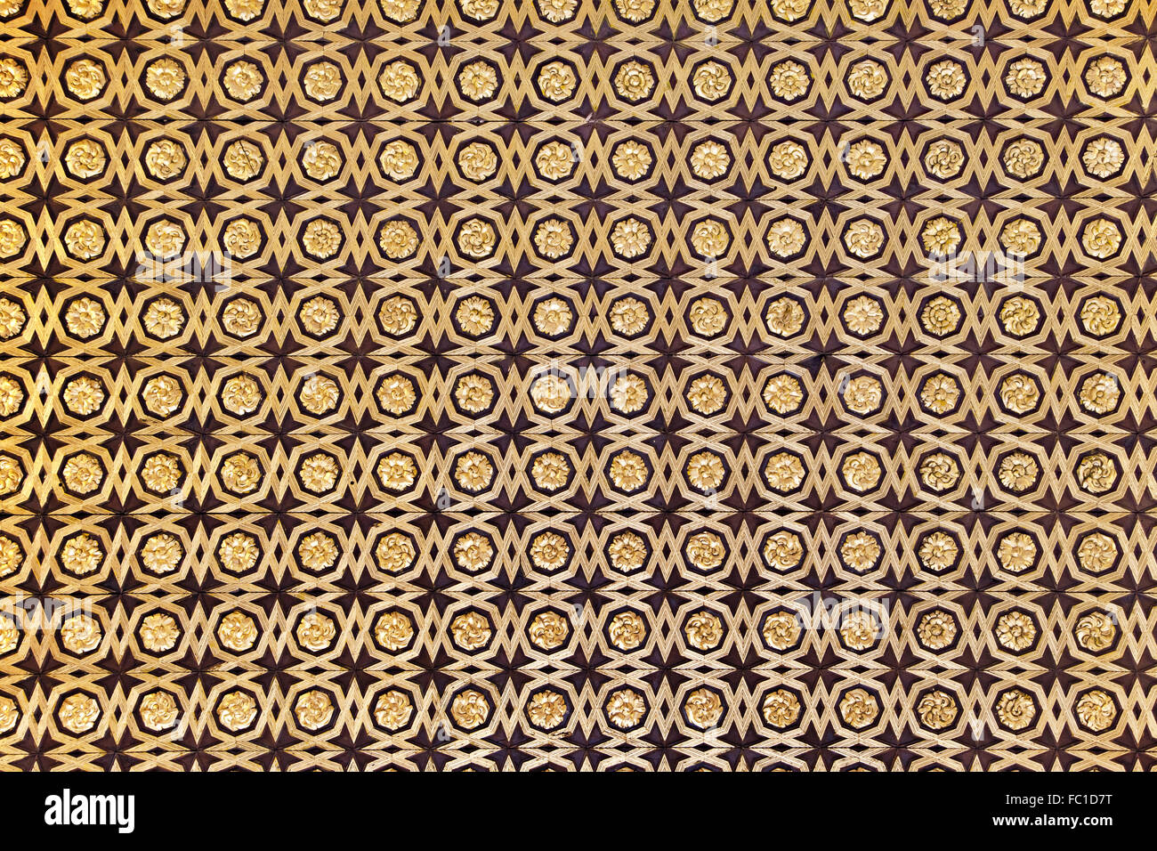 Vergolden Sie Tapete im Alcazar Palast in Sevilla Stockfoto