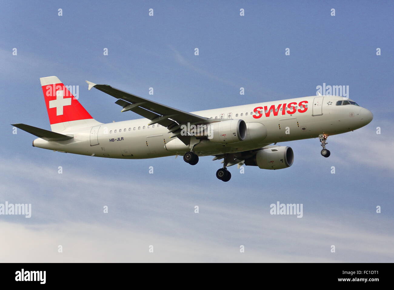 Swiss International Airlines Airbus A320-214 HB-JLR Landung in Heathrow Stockfoto