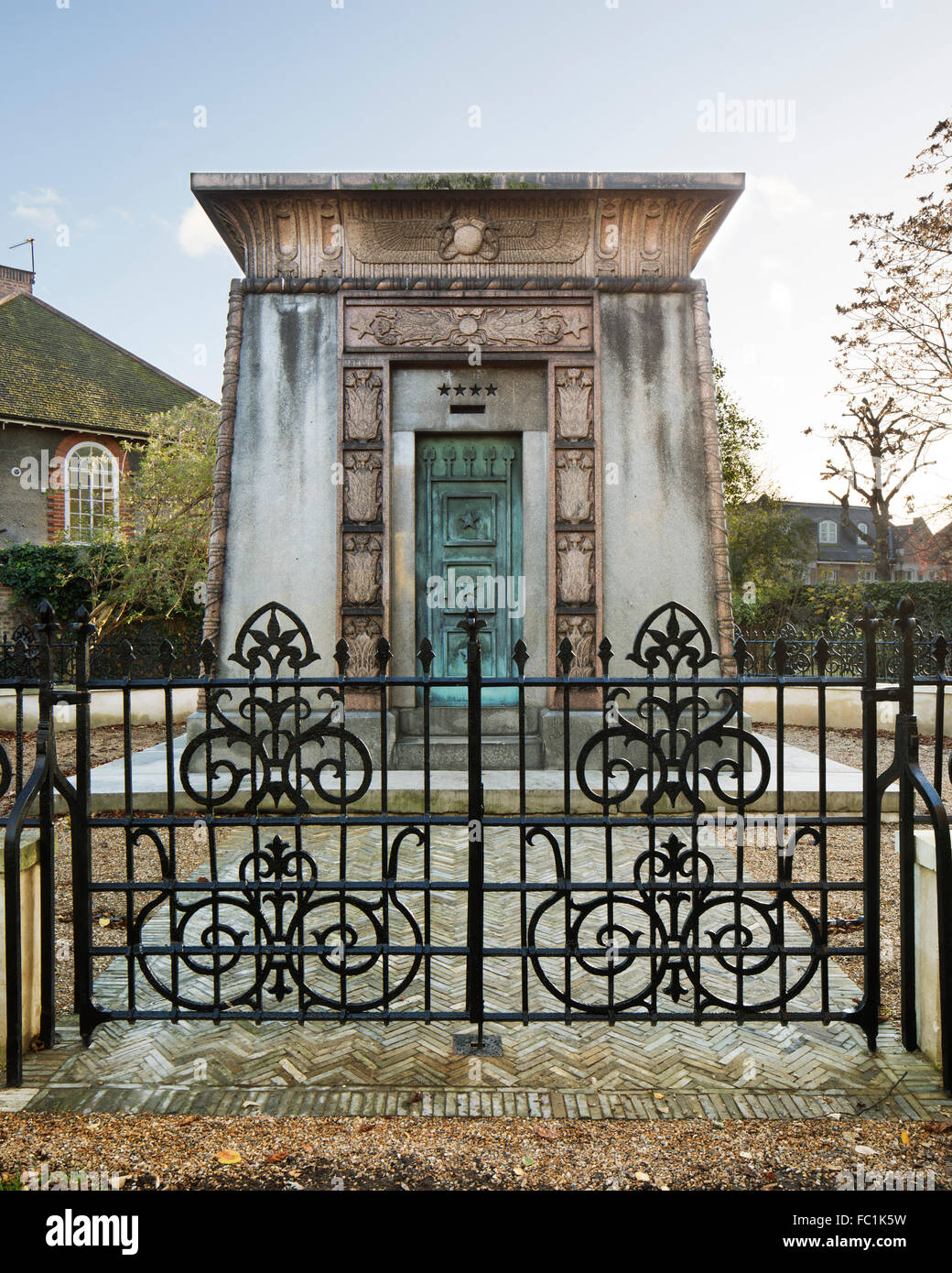 Bronze mausoleum eingang Fotos und Bildmaterial in hoher Auflösung