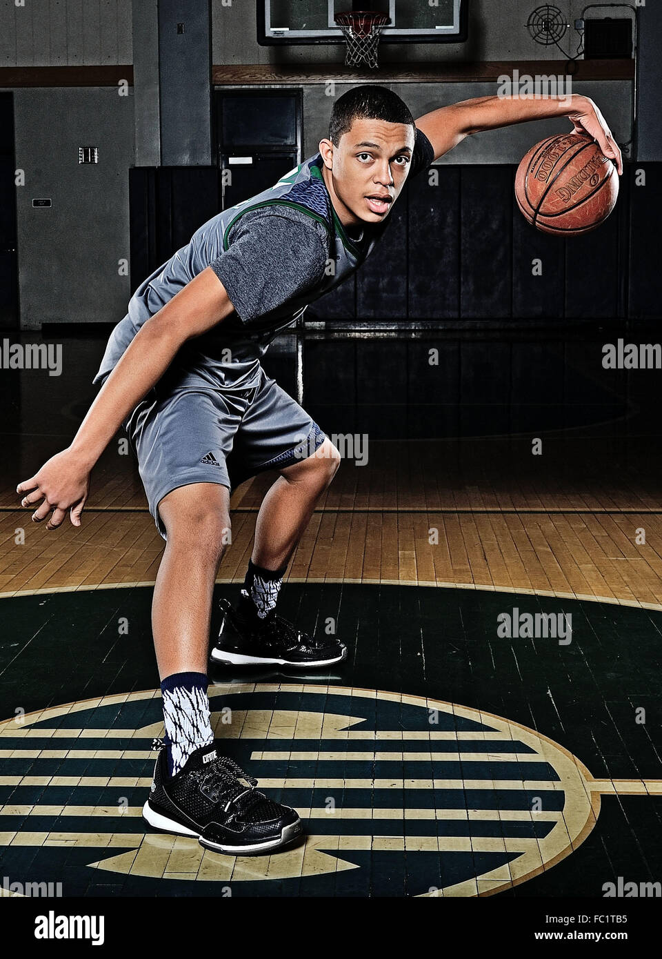 Chino Hills, CA. 8. Dezember 2015. Auf nationaler Ebene Platz Top Prep Basketballspieler Jayson Mitchell #12 von Chino Hills School.Chino Hills Basketball Team Foto Festtag und Medien Fotos. Obligatorische Photo Credit: Louis Lopez/Cal-Sport-Medien. © Csm/Alamy Live-Nachrichten Stockfoto