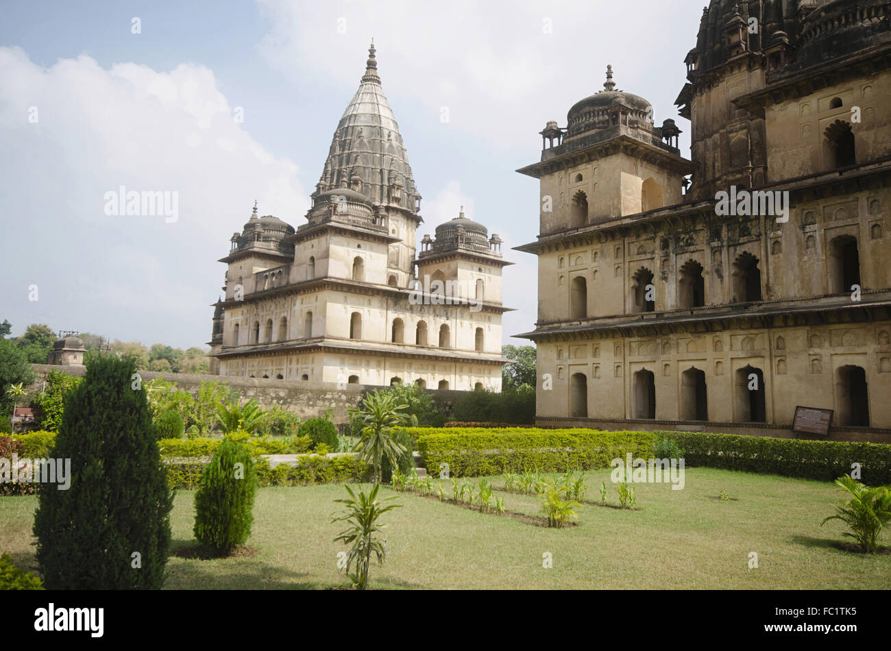 Außenansicht des Chhatris oder Ehrenmale in Orchha. Orchha. Madhya Pradesh. Indien Stockfoto