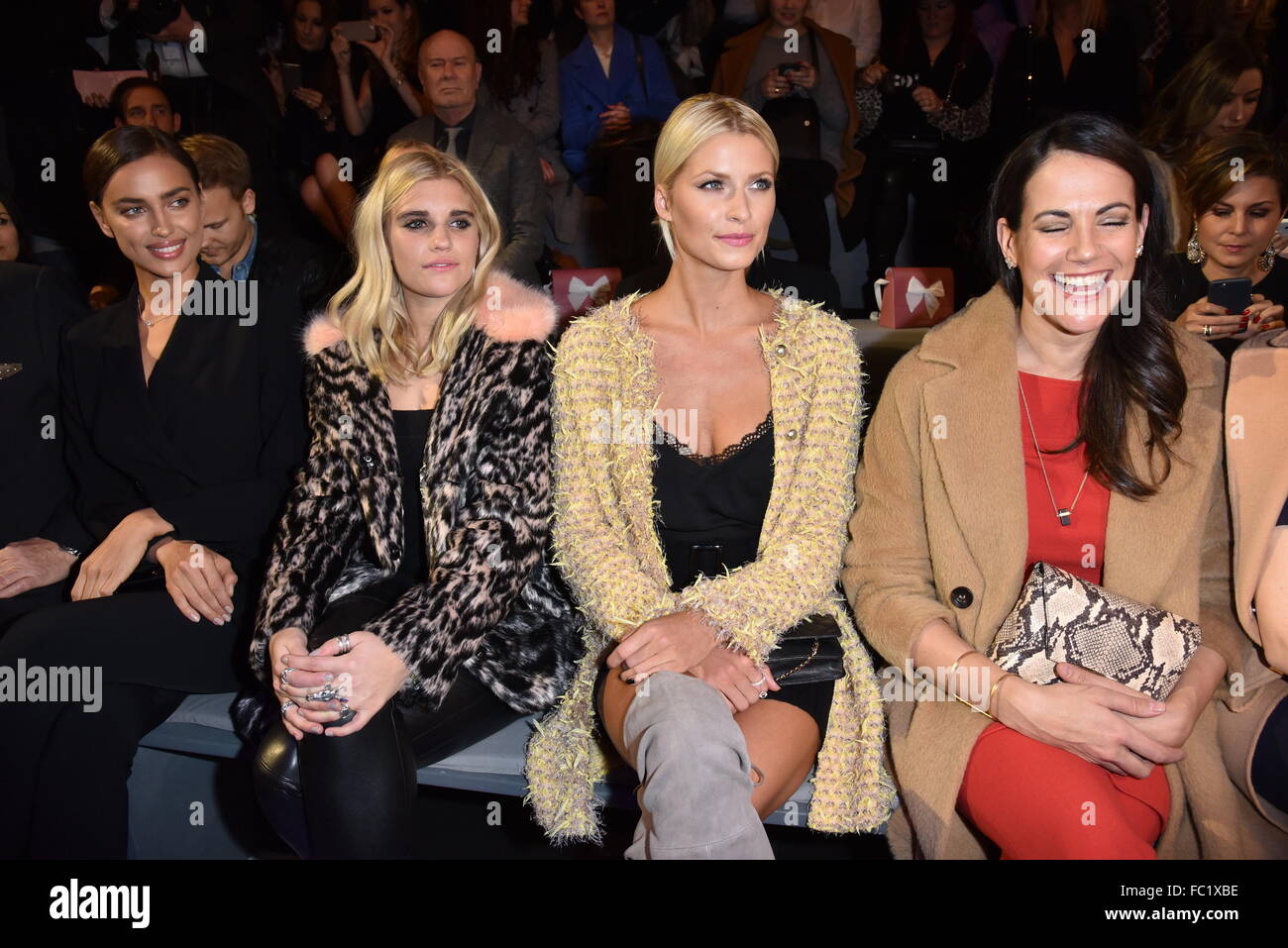 Berlin, Deutschland. 19. Januar 2016. Irina Shark Tigerlily Taylor Lena Gercke Bettina Zimmermann /Sitting /Mercedes Benz Fashionweek 2016/MARC CAIN /in Berlin/19.01.2016 MBFW Berlin/Bild Allianz Credit: Dpa picture-Alliance/Alamy Live News Stockfoto