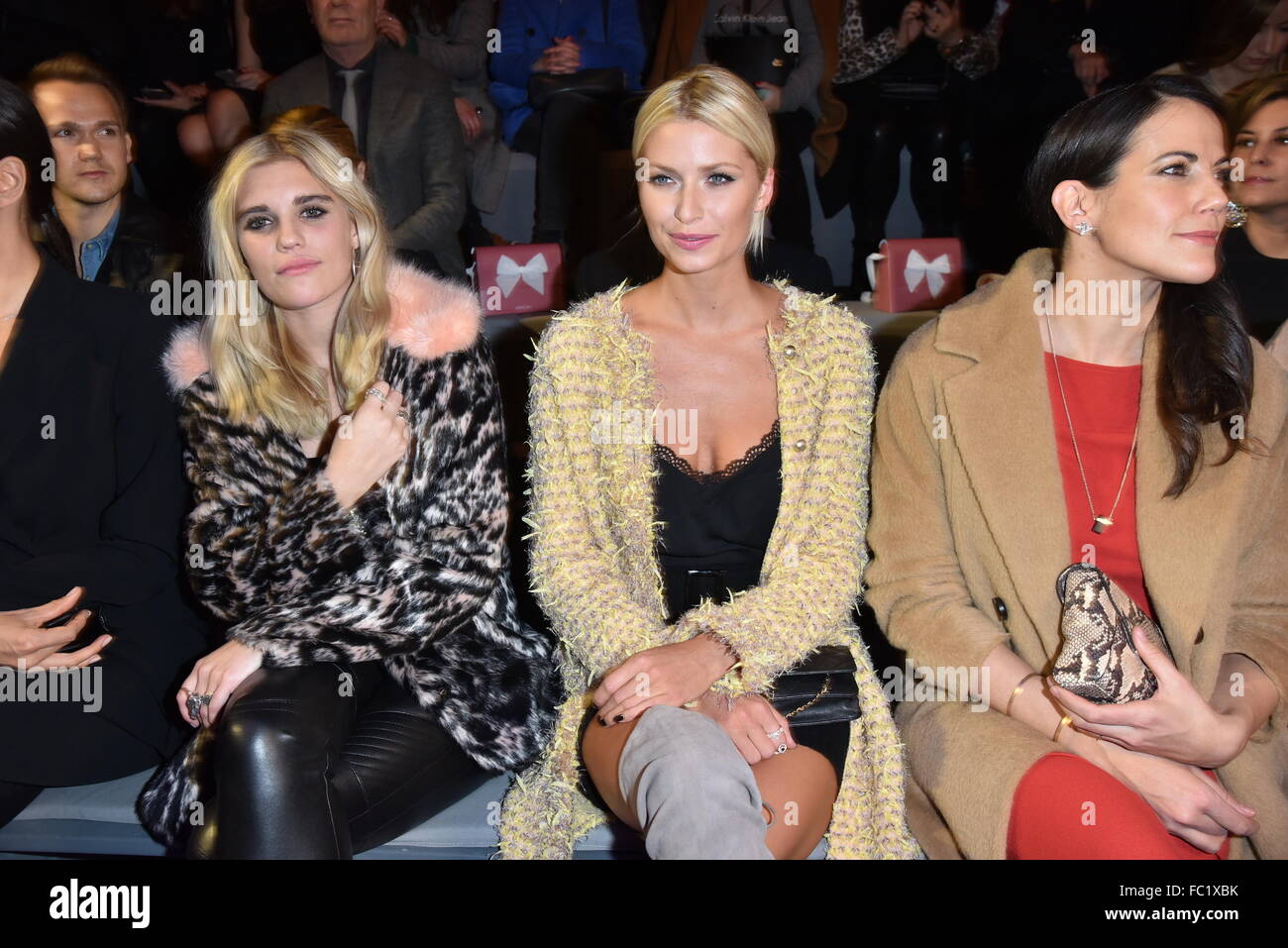 Berlin, Deutschland. 19. Januar 2016. Tigerlily Taylor Lena Gercke Bettina Zimmermann /Sitting /Mercedes Benz Fashionweek 2016/MARC CAIN /in Berlin/19.01.2016 MBFW Berlin/Bild Allianz Credit: Dpa picture-Alliance/Alamy Live News Stockfoto