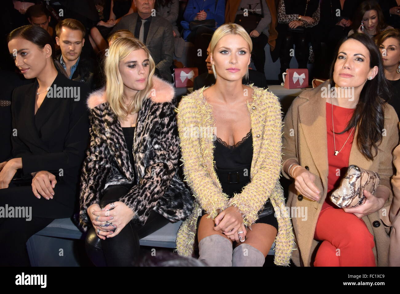 Berlin, Deutschland. 19. Januar 2016. Irina Shark Tigerlily Taylor Lena Gercke Bettina Zimmermann /Sitting /Mercedes Benz Fashionweek 2016/MARC CAIN /in Berlin/19.01.2016 MBFW Berlin/Bild Allianz Credit: Dpa picture-Alliance/Alamy Live News Stockfoto
