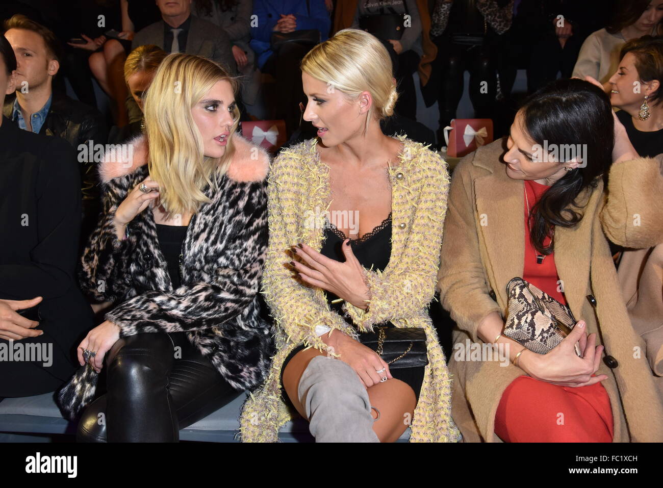 Berlin, Deutschland. 19. Januar 2016. Tigerlily Taylor Lena Gercke Bettina Zimmermann /Sitting /Mercedes Benz Fashionweek 2016/MARC CAIN /in Berlin/19.01.2016 MBFW Berlin/Bild Allianz Credit: Dpa picture-Alliance/Alamy Live News Stockfoto