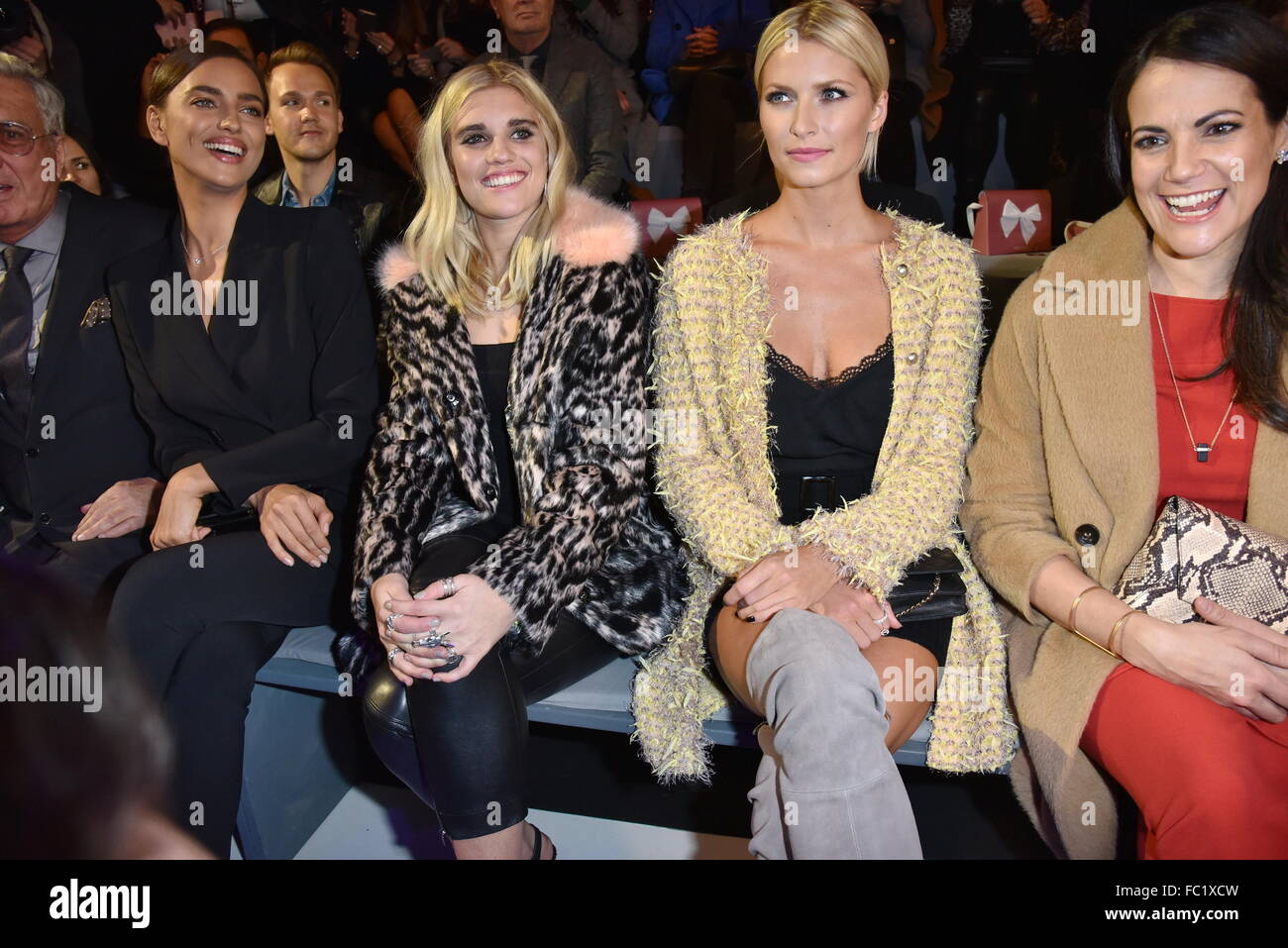 Berlin, Deutschland. 19. Januar 2016. Irina Shark Tigerlily Taylor Lena Gercke Bettina Zimmermann /Sitting /Mercedes Benz Fashionweek 2016/MARC CAIN /in Berlin/19.01.2016 MBFW Berlin/Bild Allianz Credit: Dpa picture-Alliance/Alamy Live News Stockfoto