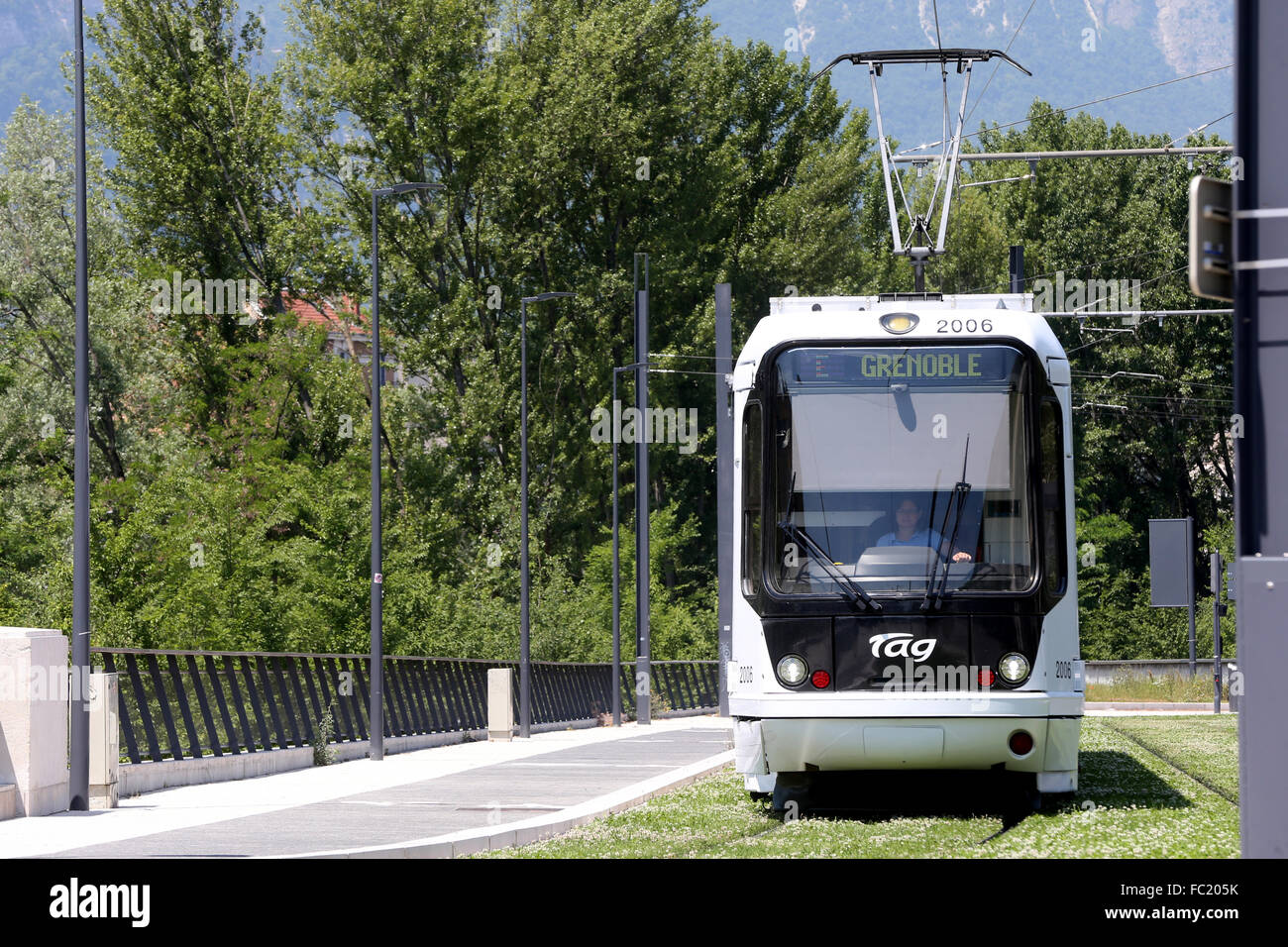 Straßenbahn in die Stadt Grenoble. Stockfoto