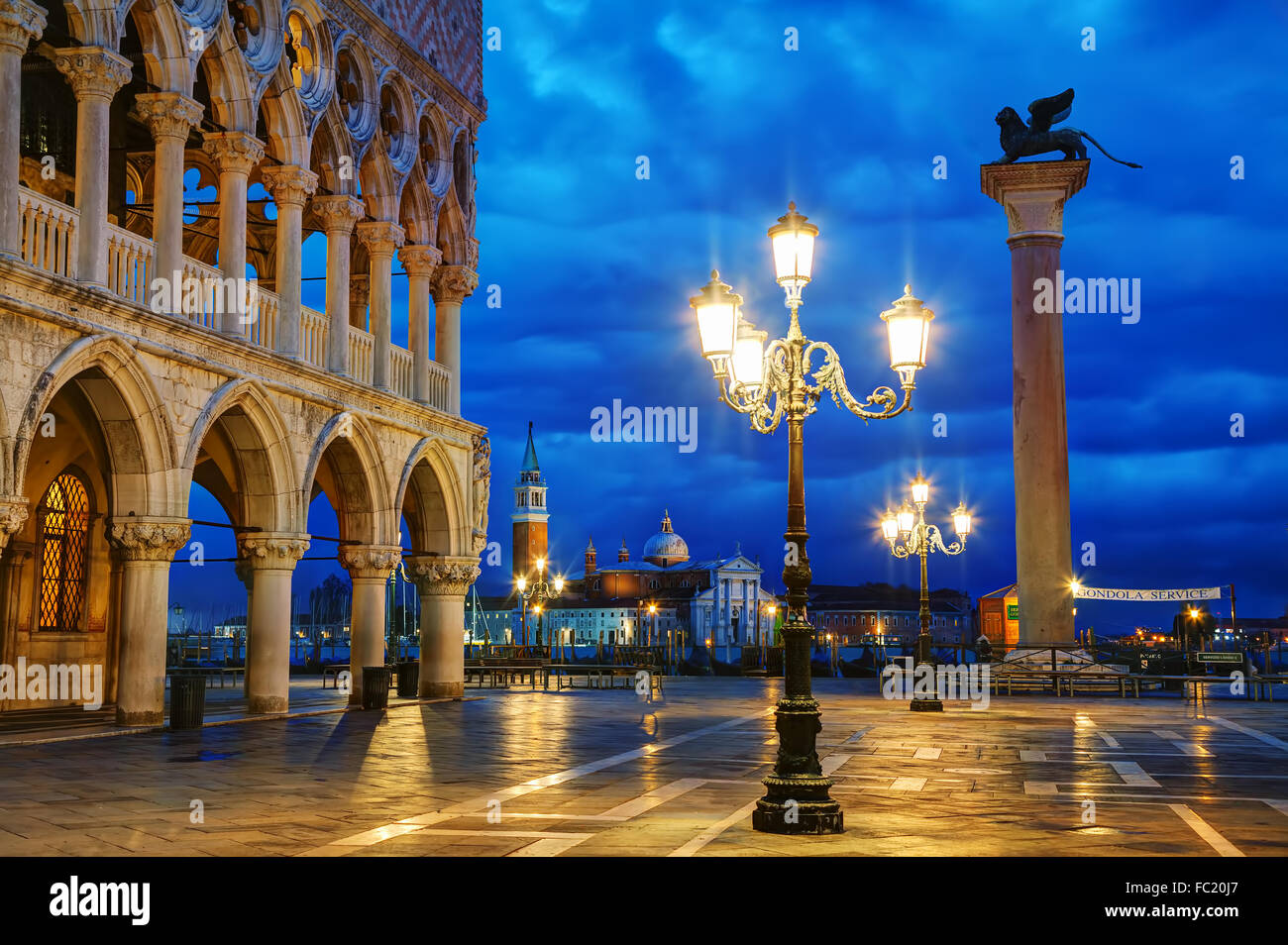 Piazza San Marco in Venedig bei Sonnenaufgang Stockfoto