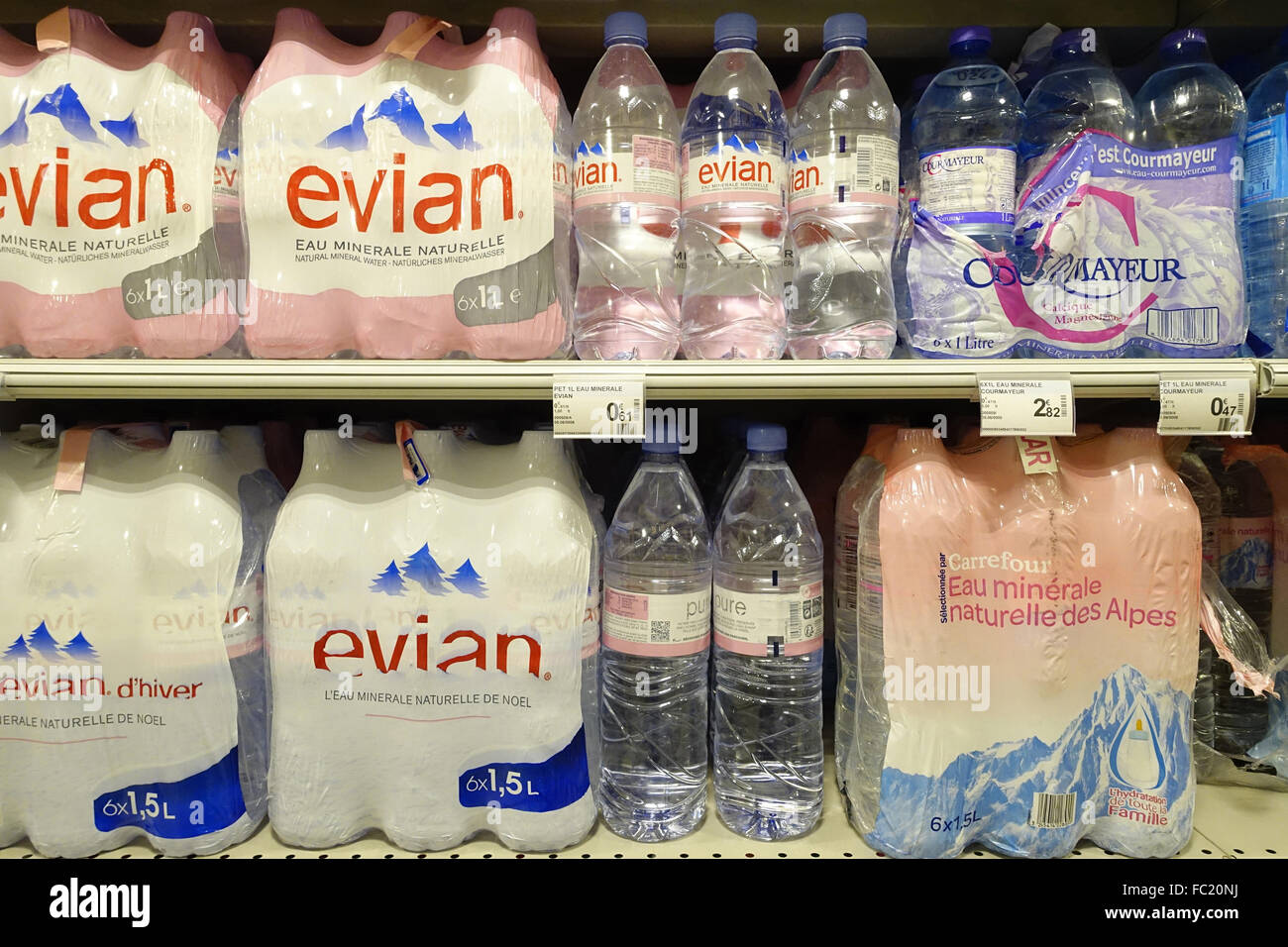 Lebensmittel: in Flaschen abgefülltes Wasser. Evian. Stockfoto