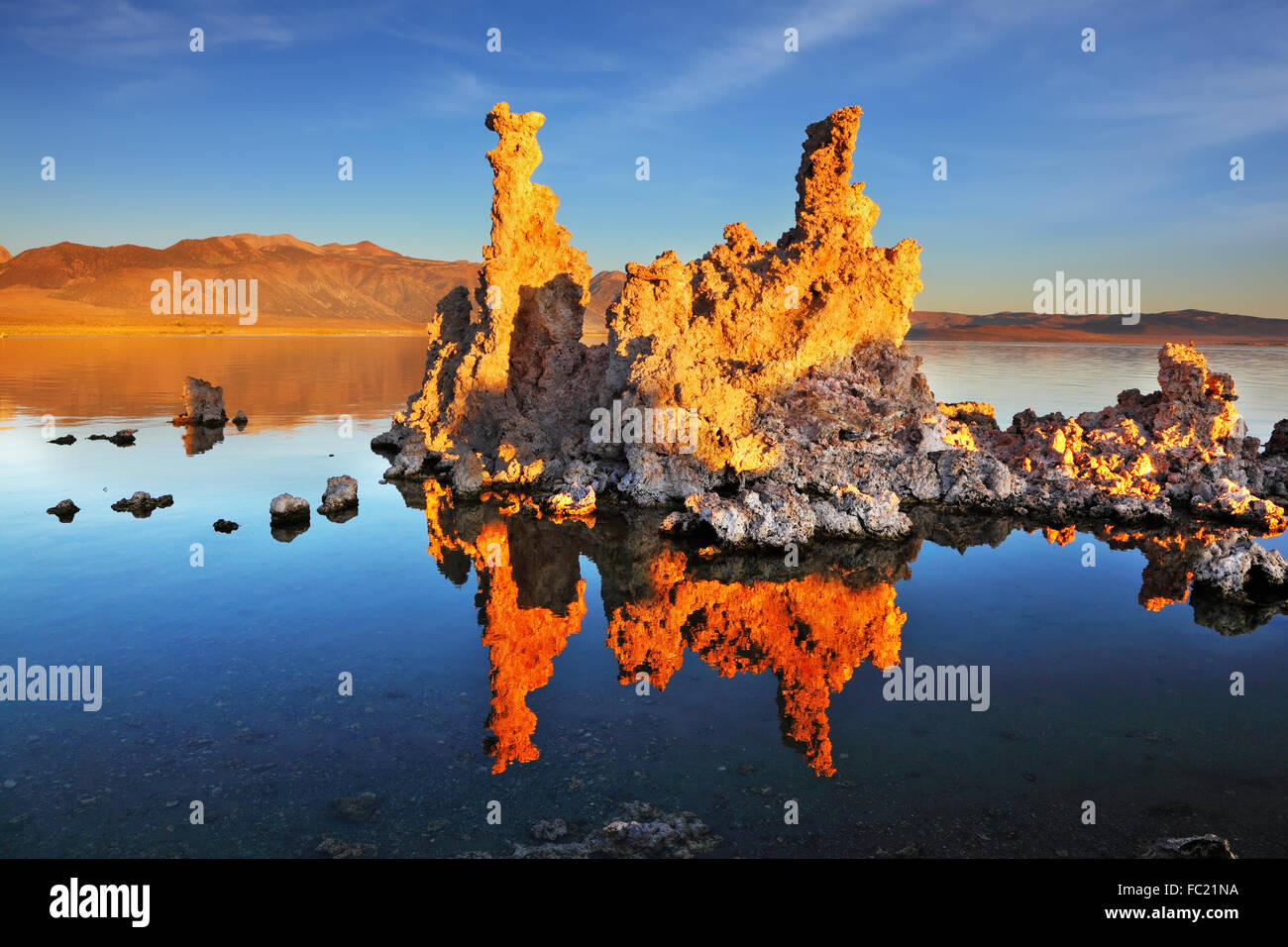 Der Sonnenuntergang am Mono Lake Stockfoto
