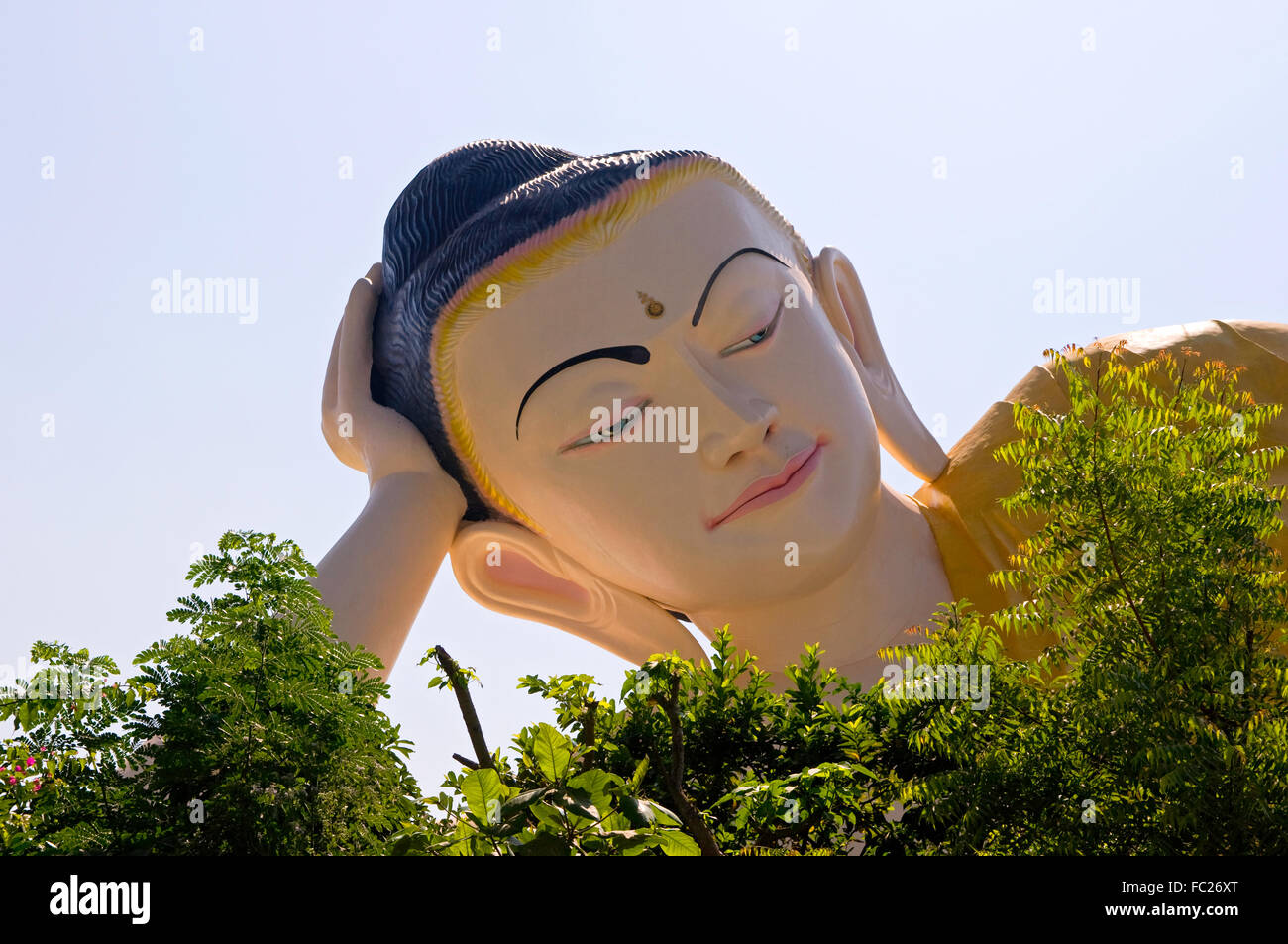 Den Kopf des liegenden Buddha in Baguet, Myanmar Stockfoto