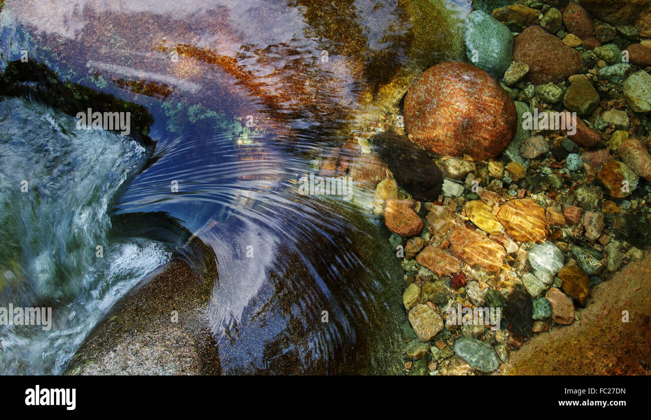 Wasserstand mit Steinsammlung - Corsica Stockfoto
