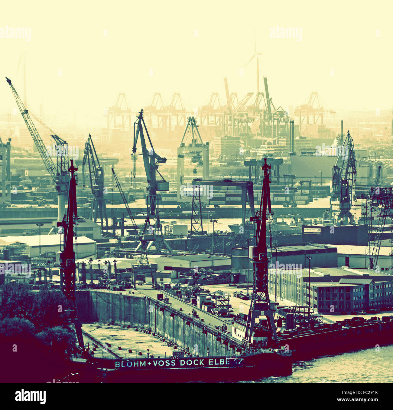 Hafen Hamburg Mit Blohm Und Voss Stockfoto