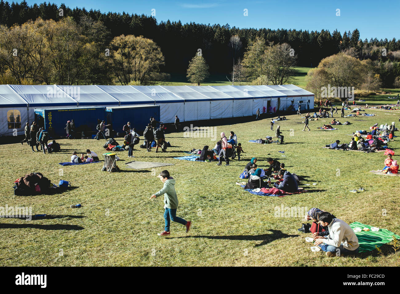 Flüchtlingslager, erste Auffangeinrichtung an der Grenze zu Österreich, Wegscheid, Bayern, Deutschland Stockfoto