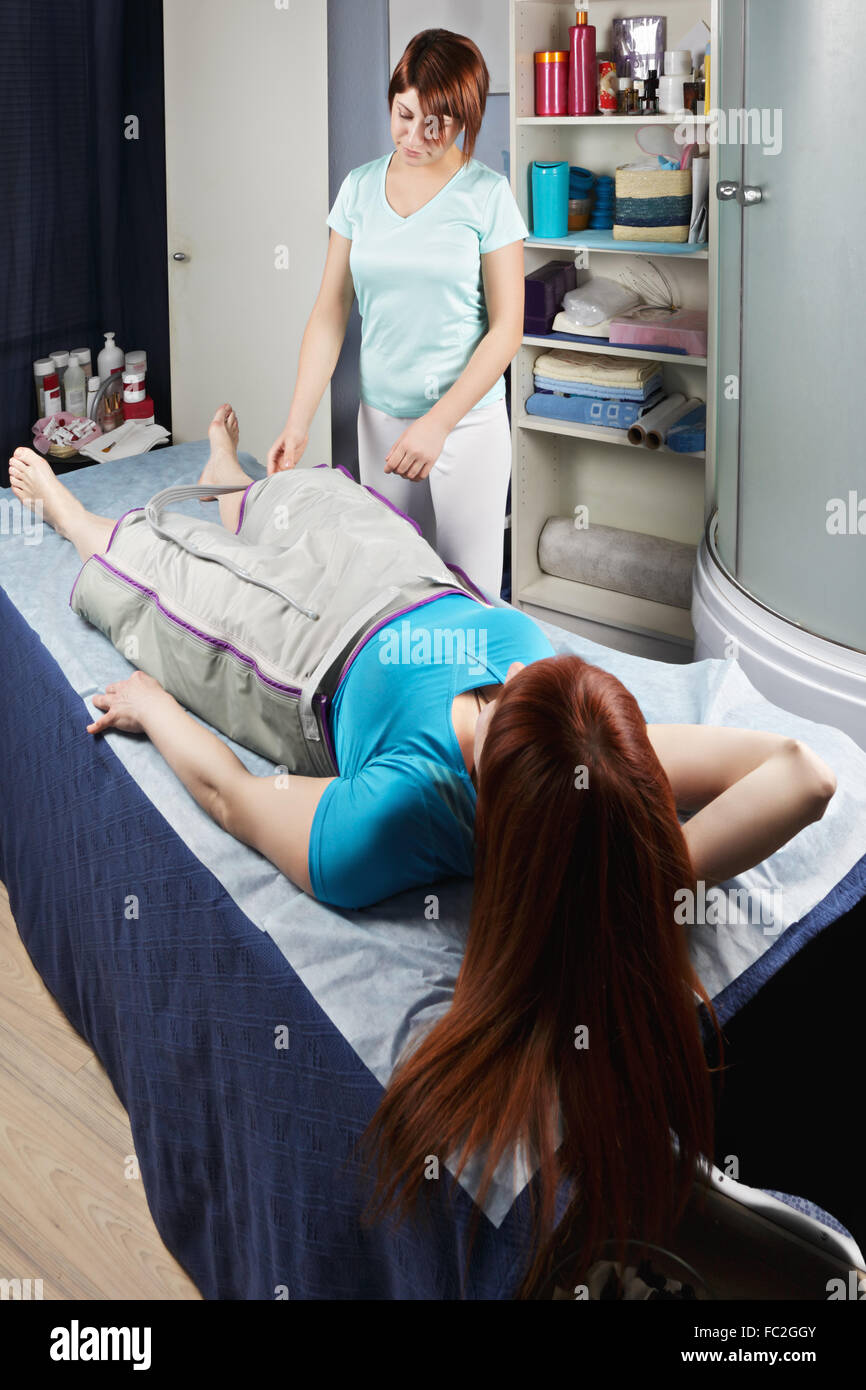 Luft Kompressions Massage Verfahren Stockfoto