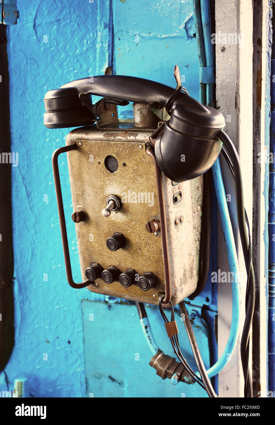 alte industrielle Telefon in veralteten Elektrolokomotive Stockfoto