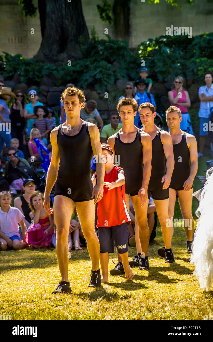 Tanz-Truppe Performer im Melbourne Festival Australien Stockfoto