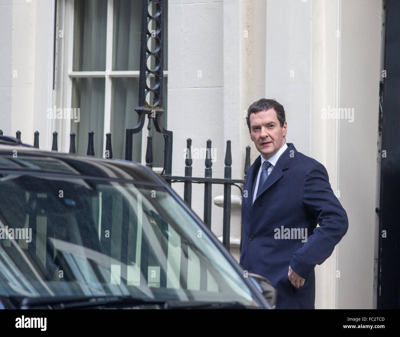 Schatzkanzler George Osbourne, lässt Nummer 11 Downing Street Stockfoto