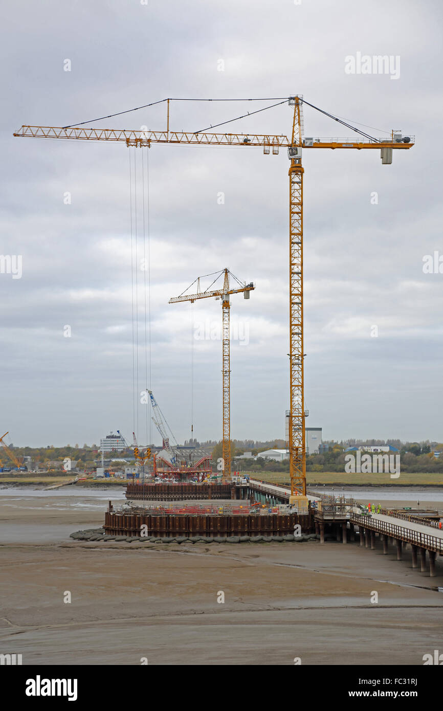 Bau der neuen Mersey Gateway Brücke über den Fluss Mersey von Süden gesehen Stockfoto