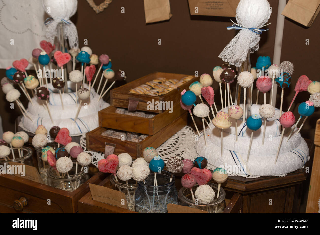 Ariety der dekorativen Cake Pops Stockfoto