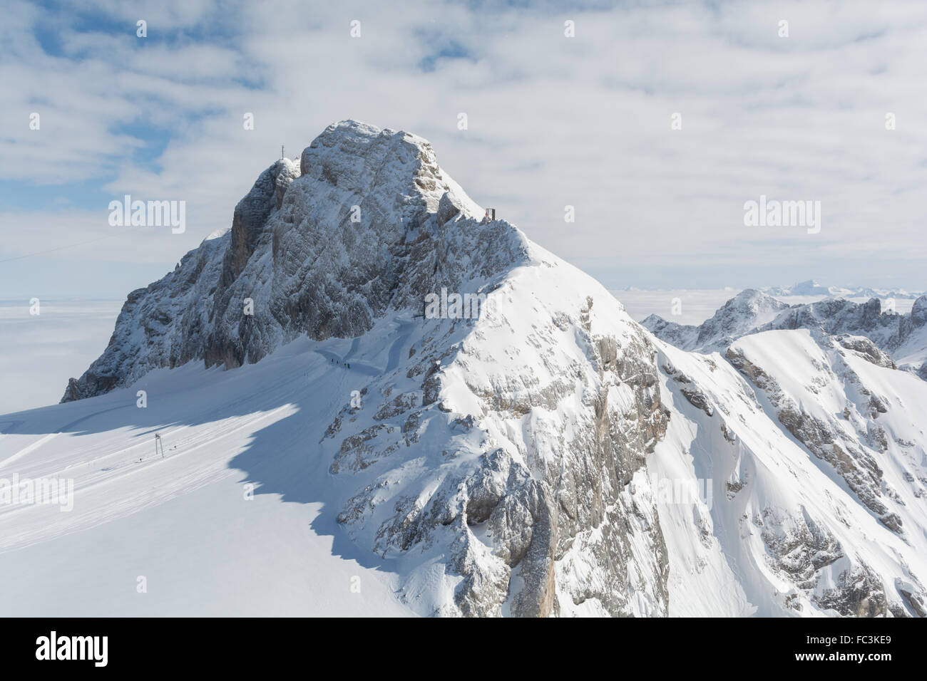 hellen verschneiten Dachsteingebirge Stockfoto