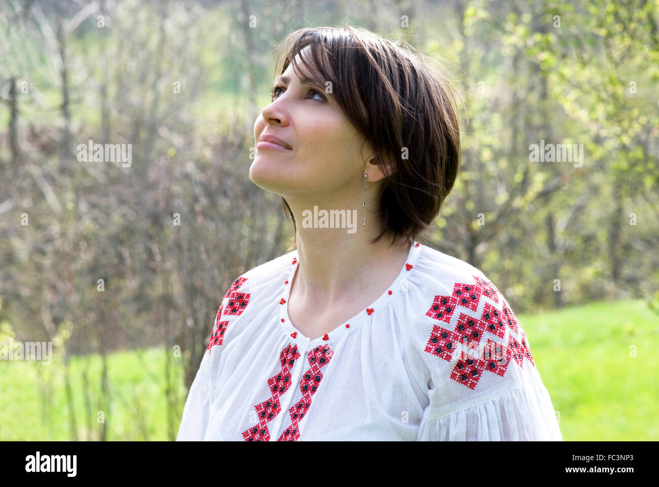 Ukrainische Frau in traditioneller Kleidung Stockfoto