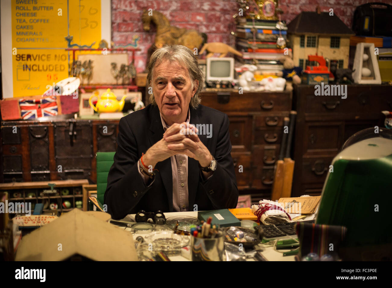 Glasgow, Schottland. 20. Januar 2016. Weltbekannte Designer Paul Smith öffnet die "Hallo, mein Name ist Paul Smith", Ausstellung im Leuchtturm, in Glasgow, Schottland, am 20. Januar 2016.  Die Ausstellung, Zeichnung von Paul Smith Karriere und persönliche Archive und Sammlungen, läuft im Leuchtturm, Schottlands Zentrum für Design und Architektur, vom 21. Januar bis zum 20. März 2016. Die Ausstellung lädt Sie in Paul Smith Welt; eine Welt der Mode, Einrichtung, Inspiration, Zusammenarbeit, Witz und Schönheit. Bildnachweis: Jeremy Sutton-Hibbert/Alamy Live-Nachrichten Stockfoto