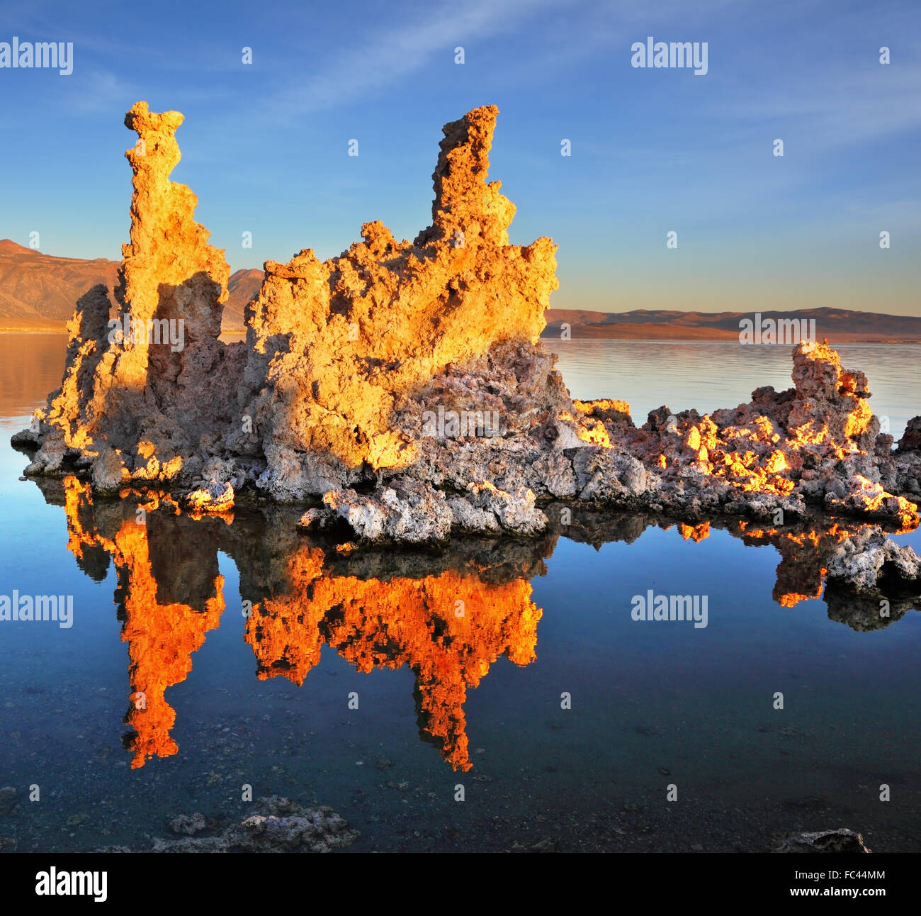 Der Sonnenuntergang am Mono Lake Stockfoto