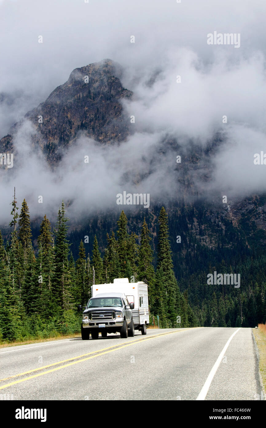 Zustand-Weg 20 am Rainy Pass im nördlichen Kaskadengebirge, Washington, USA. Stockfoto