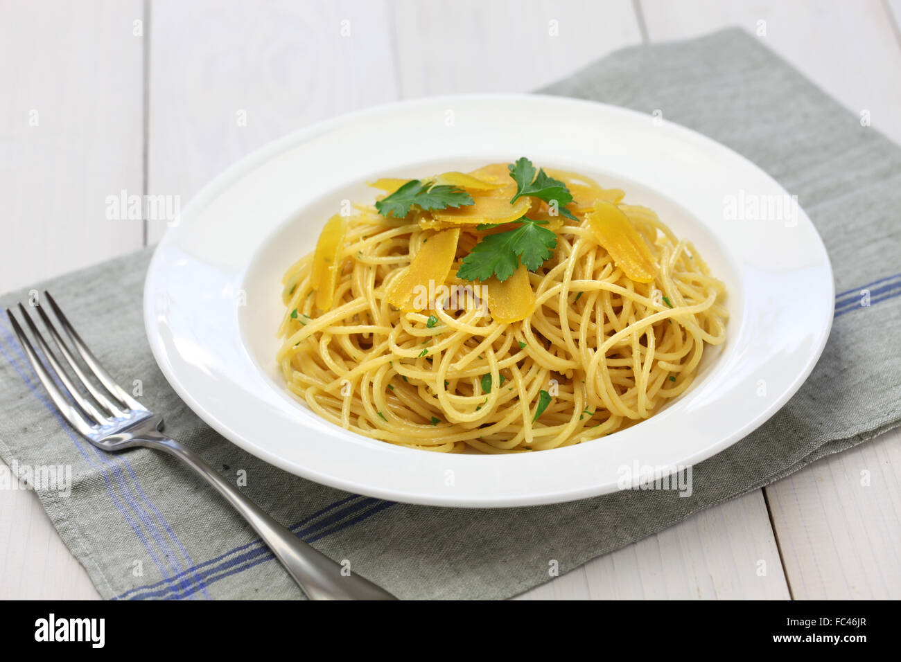 Bottarga nudeln -Fotos und -Bildmaterial in hoher Auflösung – Alamy