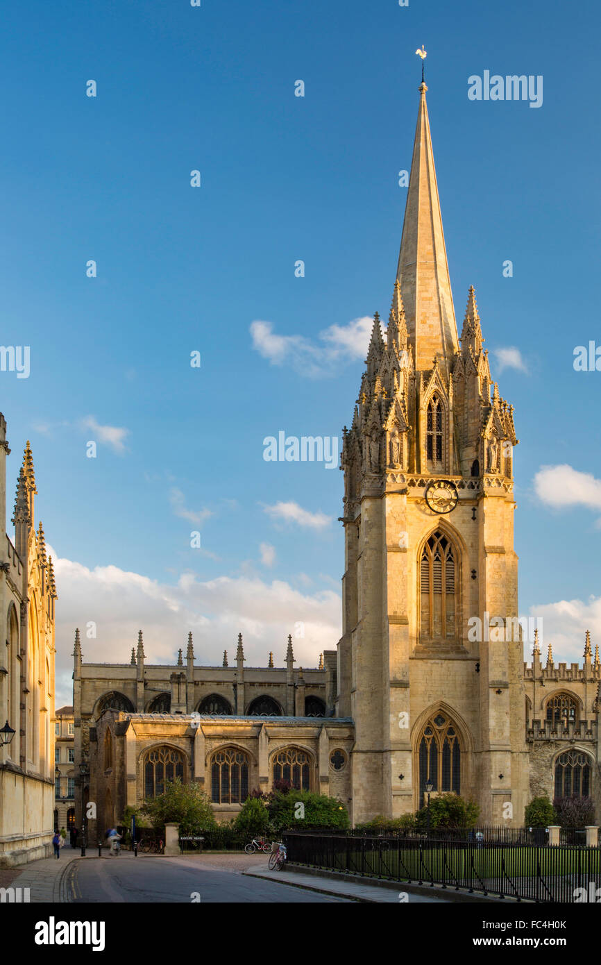 Abend-Sonne über Universität Kirche St Mary the Virgin, Oxford, Oxfordshire, England Stockfoto