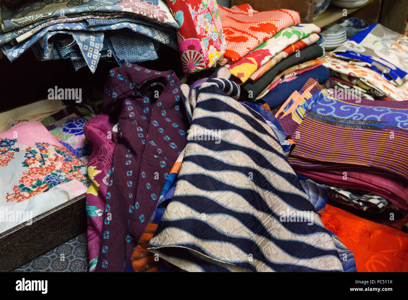 Shop Verkauf verwendet kimonos Stockfoto