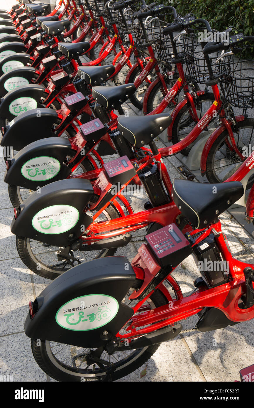 öffentliche Elektro-Fahrräder in Hiroshima Japan Stockfoto