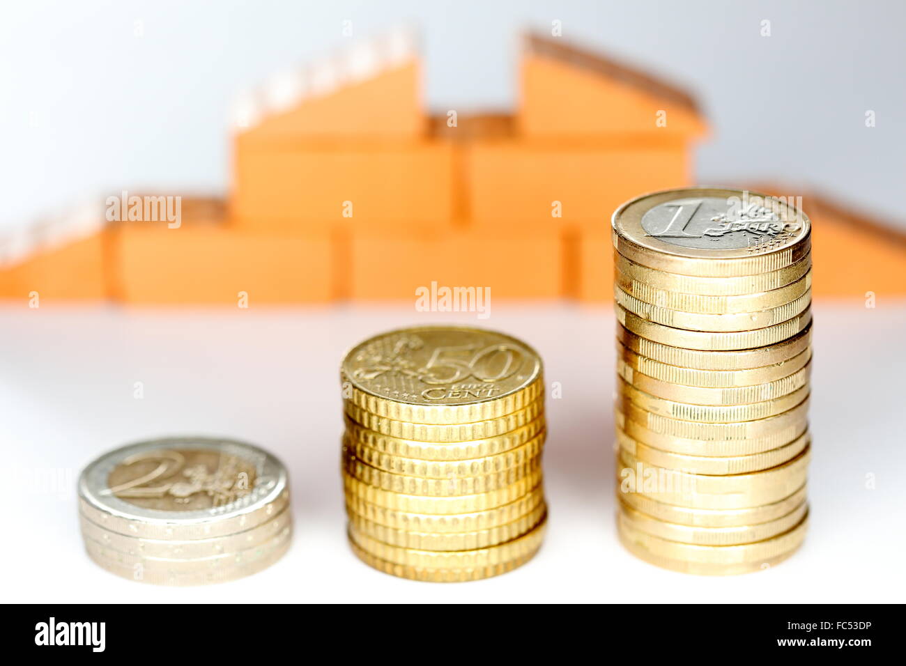 Ziegel und Münze-stacks Stockfoto