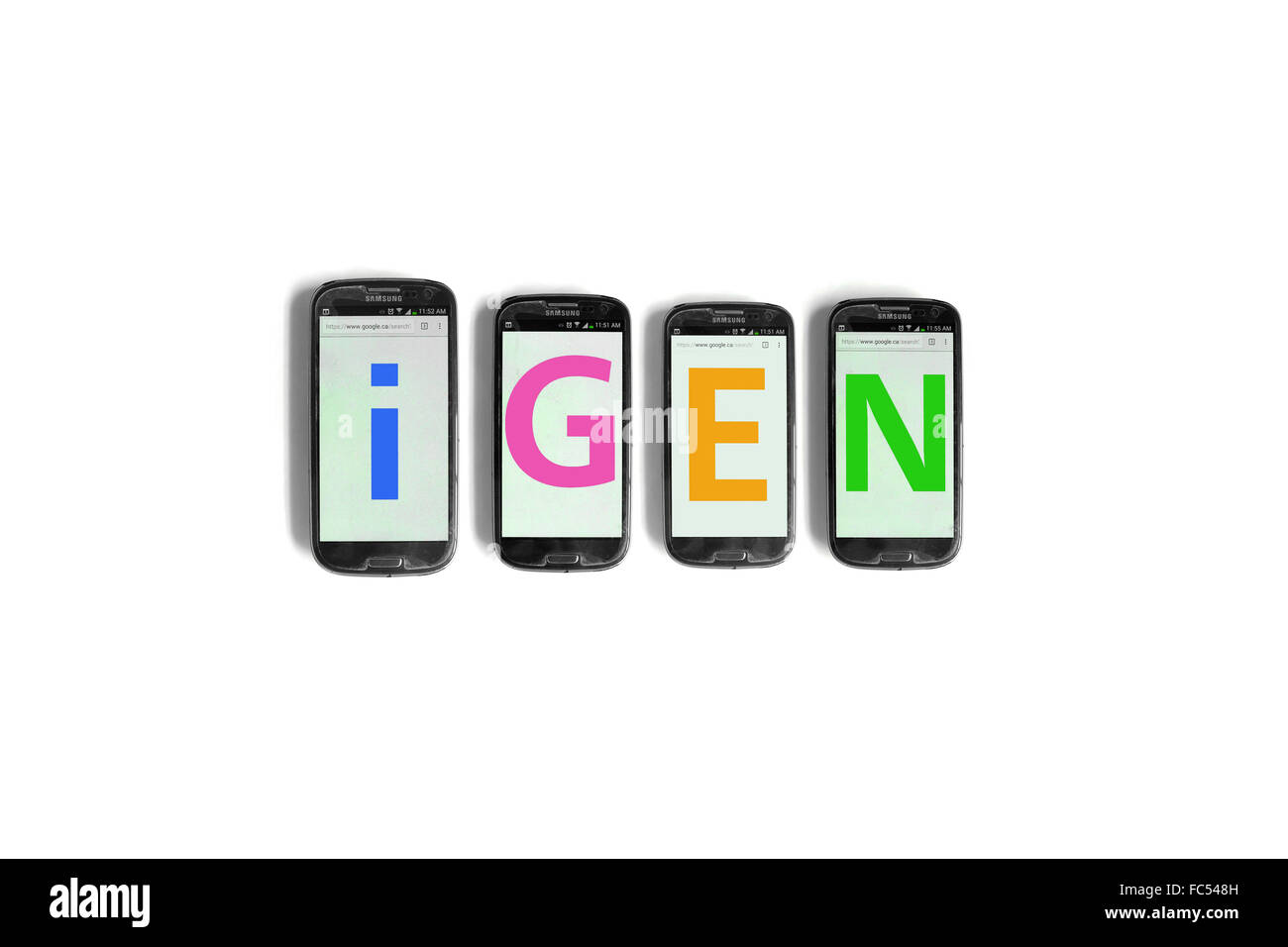 iGen geschrieben auf den Bildschirmen der Smartphones vor weißem Hintergrund fotografiert. Stockfoto