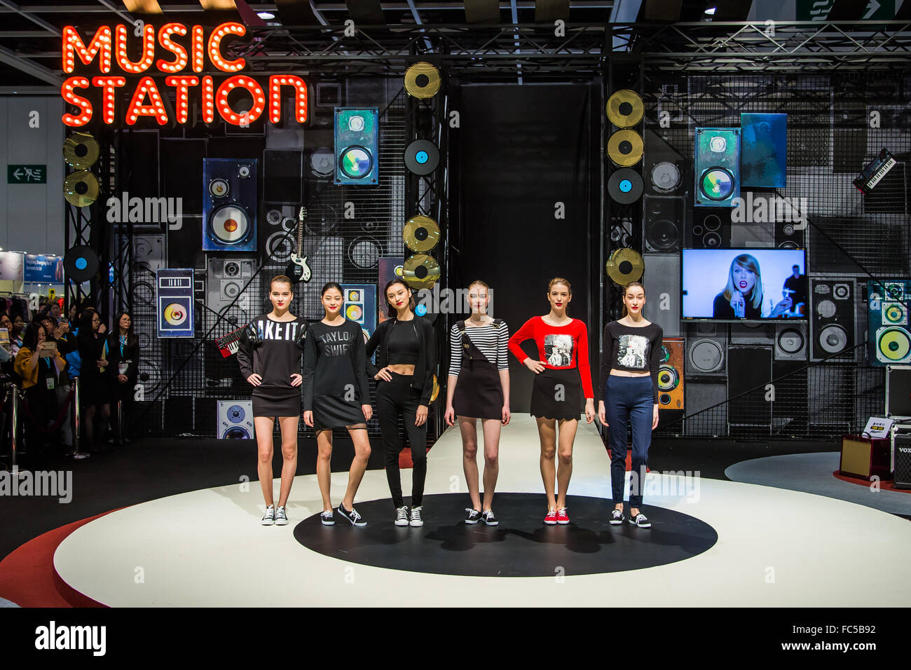 Taylor Swift startet neue Modemarke "Swift" für den chinesischen Markt in Hongkong Stockfoto