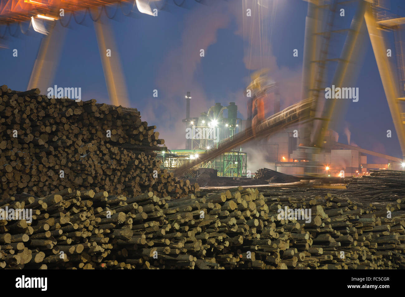 Weyerhaeuser Zellstofffabrik und Rundholzplatz, Grande Prairie, Alberta, Kanada Stockfoto