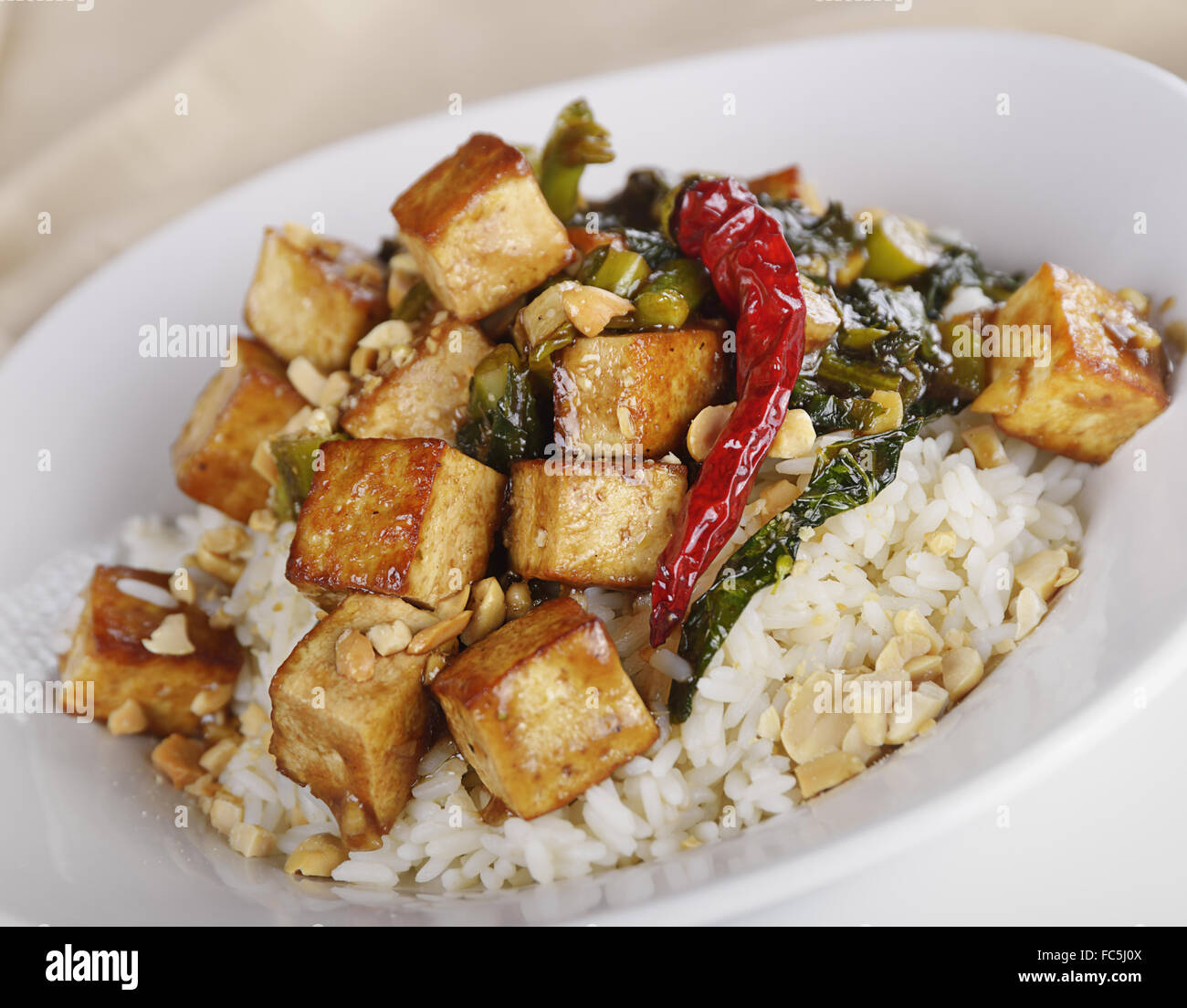 Tofu mit chinesischen Brokkoli und Reis Stockfoto