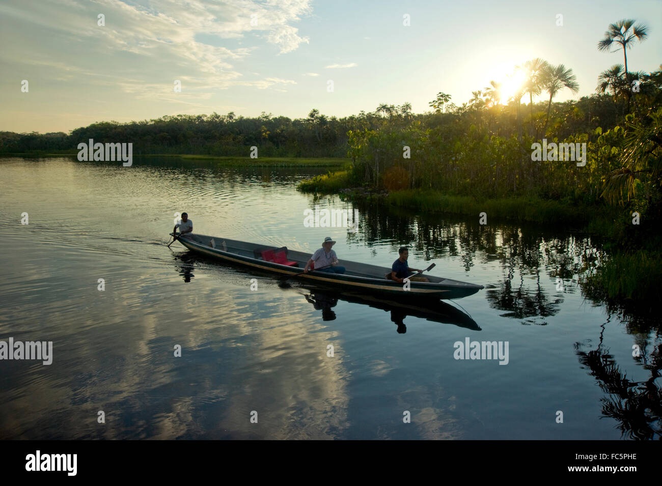 Kanu im Amazonas in Ecuador Stockfoto