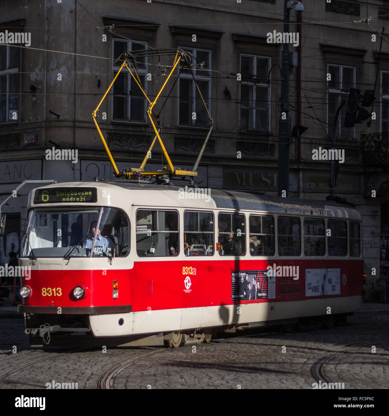 Nostalgische Straßenbahn in Prag Stockfoto