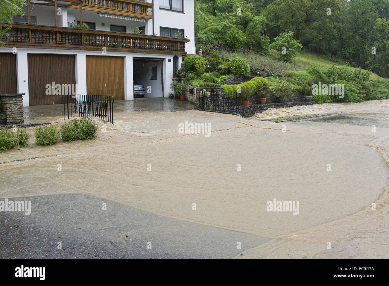 Überschwemmungen in einem Wohngebiet Stockfoto