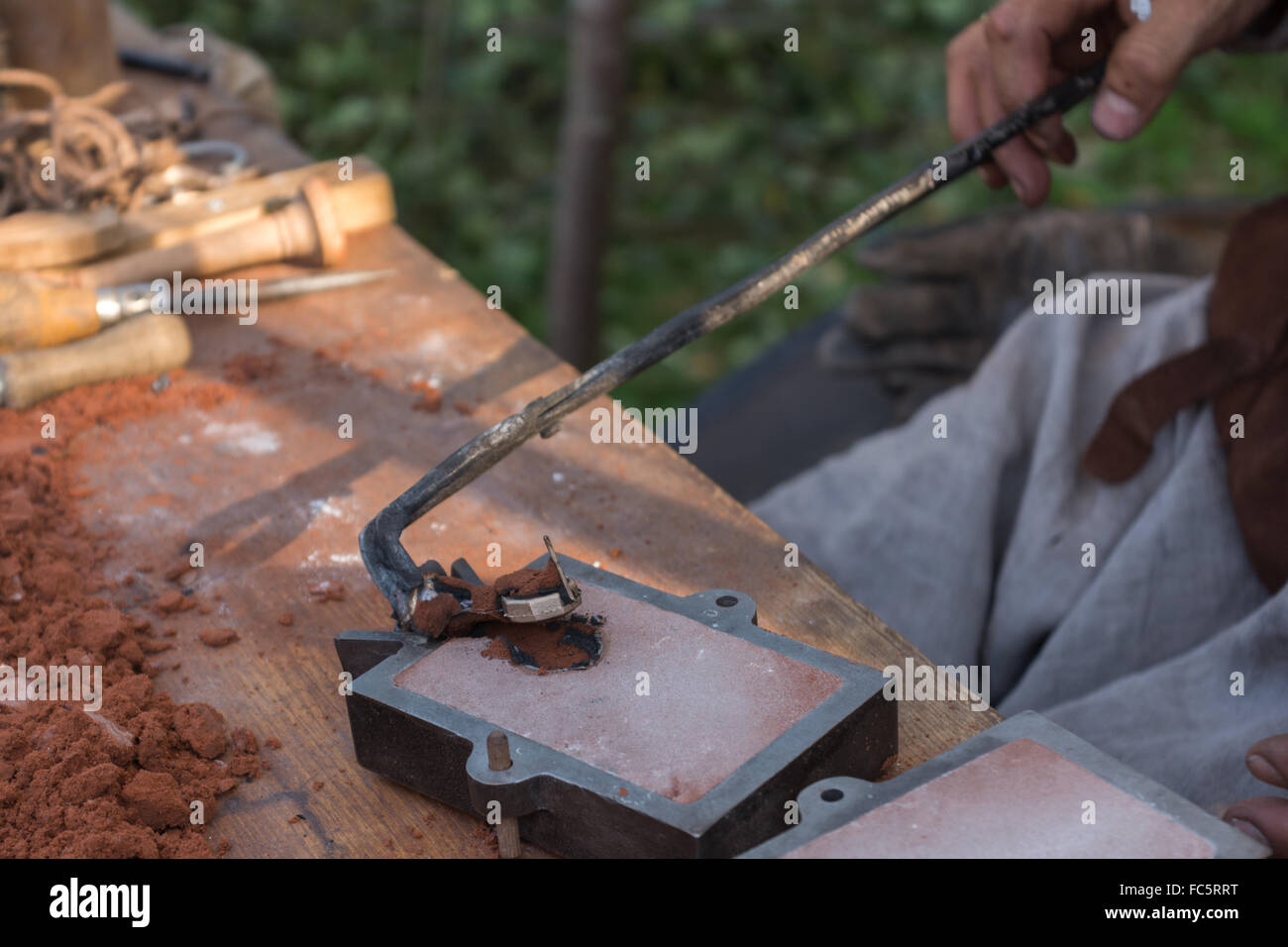 frisch gegossen Bronze ring Stockfoto