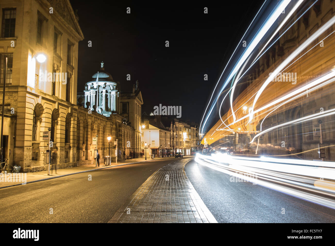 Licht-Wanderwege an der Oxford High Street Stockfoto