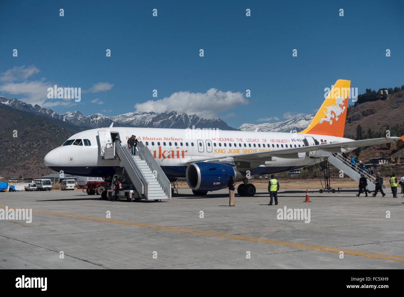 Drukair Flugzeug am Flughafen, Paro, Bhutan, Asien Stockfoto