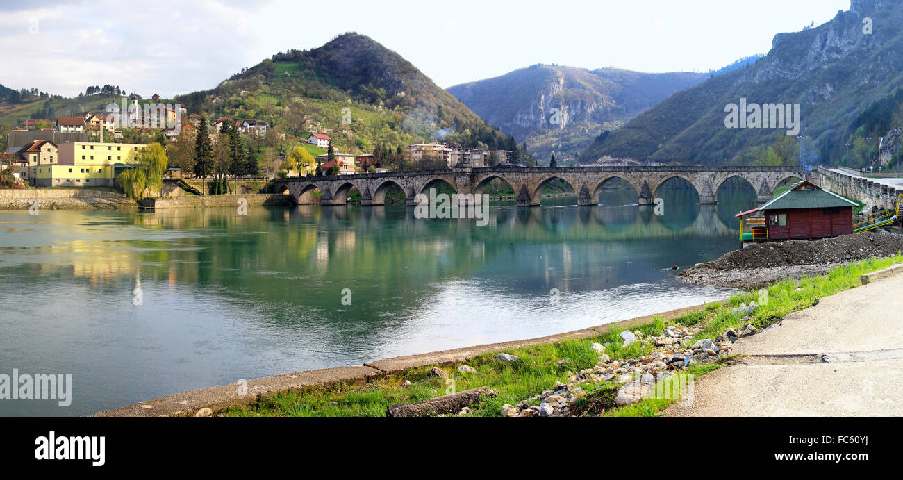 Visegrad Brücke panorama Stockfoto