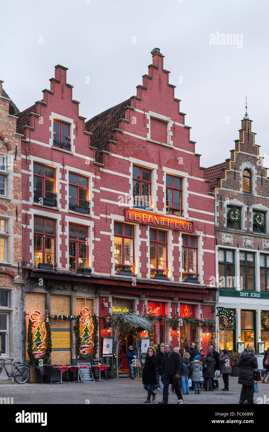 Guild Häuser auf dem Marktplatz, Brügge, Belgien Stockfoto