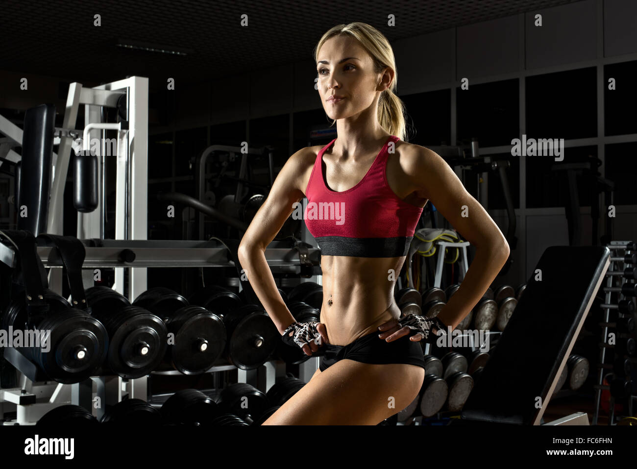 Fitness Mädchen im Fitness-Studio Stockfoto