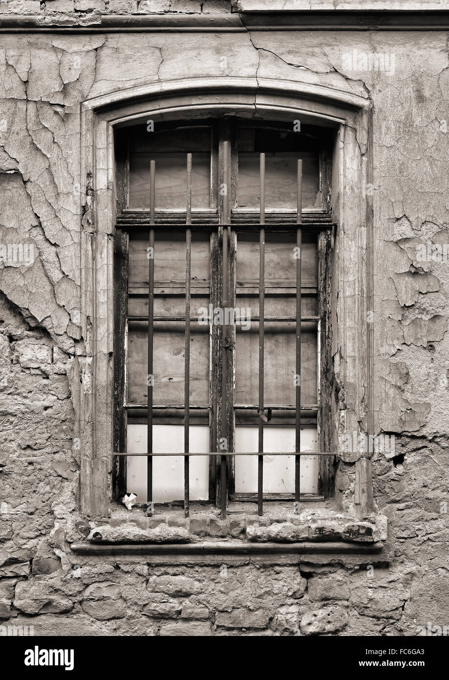 alte Fenster vernagelt Stockfoto