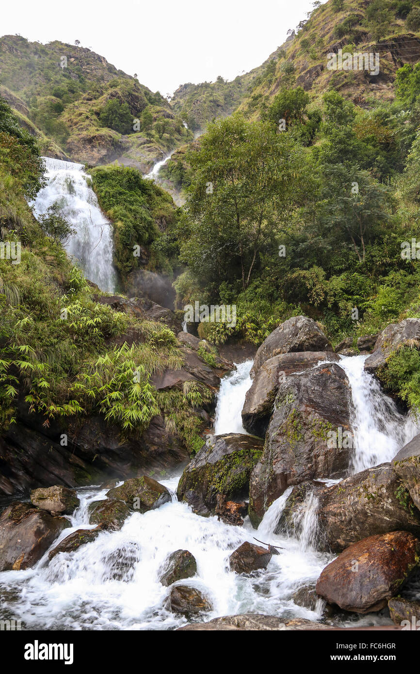 Wasserfall im Himalaya Stockfoto