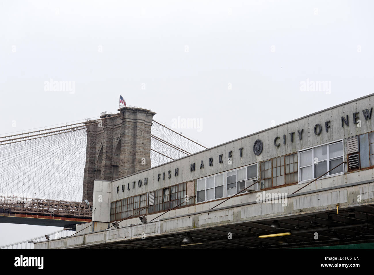 Die neue Marktgebäude, die 1939 im Zuge der Fulton Fischmarkt eröffnet wurde, steht in der Nähe der Brooklyn Bridge. Stockfoto